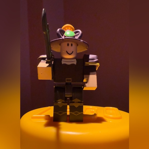Roblox Dungeon Quest Industrial Mage Armor Figure - Picture 2 of 12